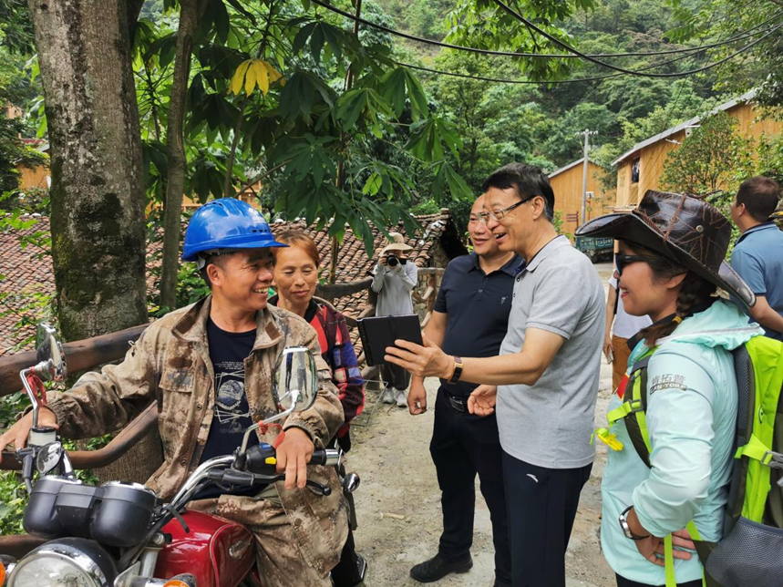 中国国际露营大会考察组刘扶民一行在东兰考察(图3)