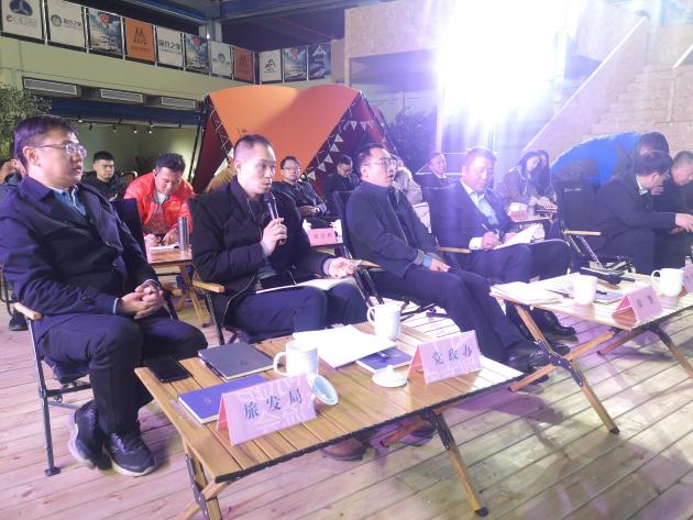 2025中国国际露营大会方案汇报交流会在金华供应链贸易中心举行:共绘露营新蓝图(图5) 2025中国国际露营大会方案汇报交流会在金华供应链贸易中心举行:共绘露营新蓝图(图5)