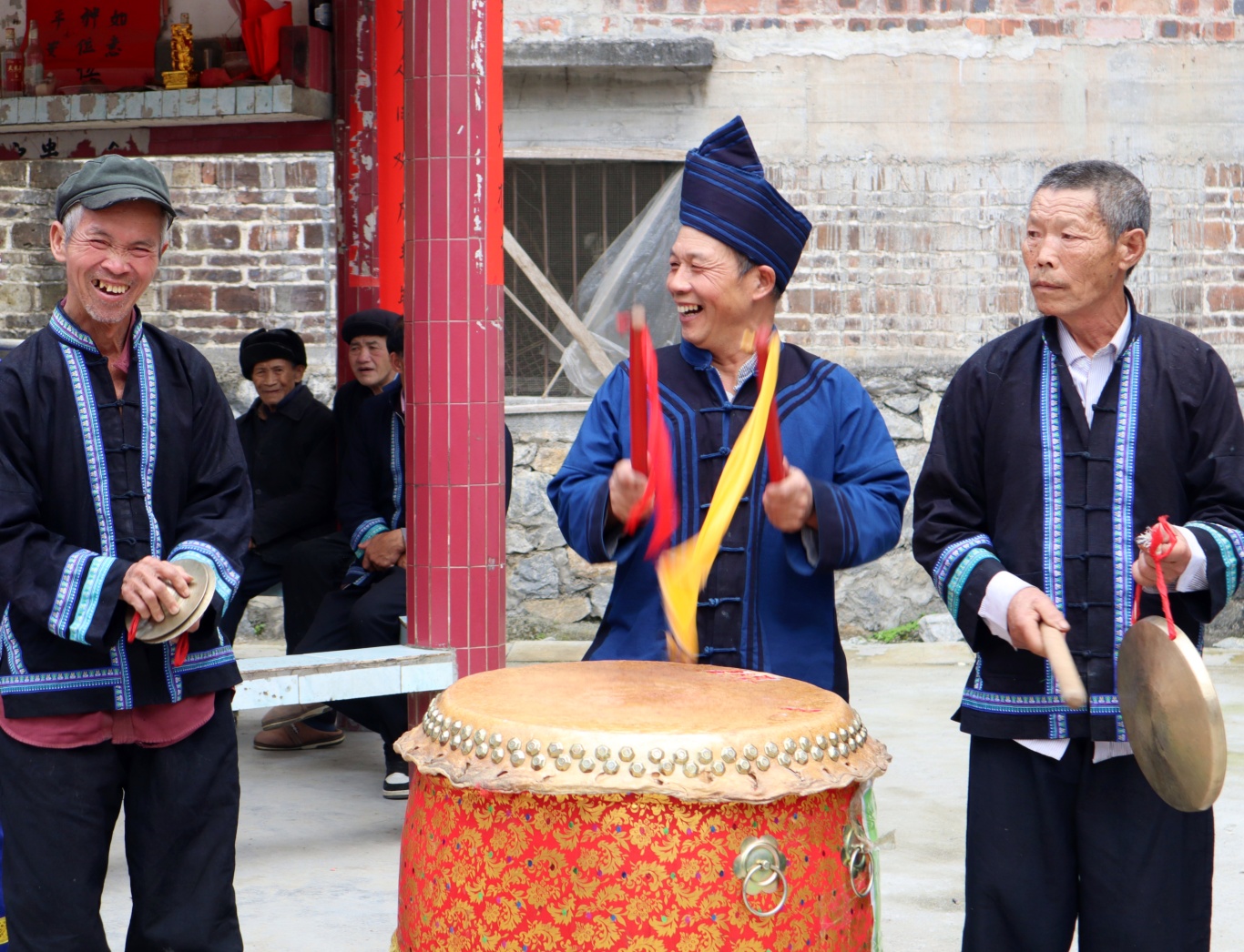 神秘壮乡遇上湖畔露营|东兰蚂拐节唤醒千年文化,坡豪湖畔演绎新时代美好生活(图2) 神秘壮乡遇上湖畔露营|东兰蚂拐节唤醒千年文化,坡豪湖畔演绎新时代美好生活(图2)