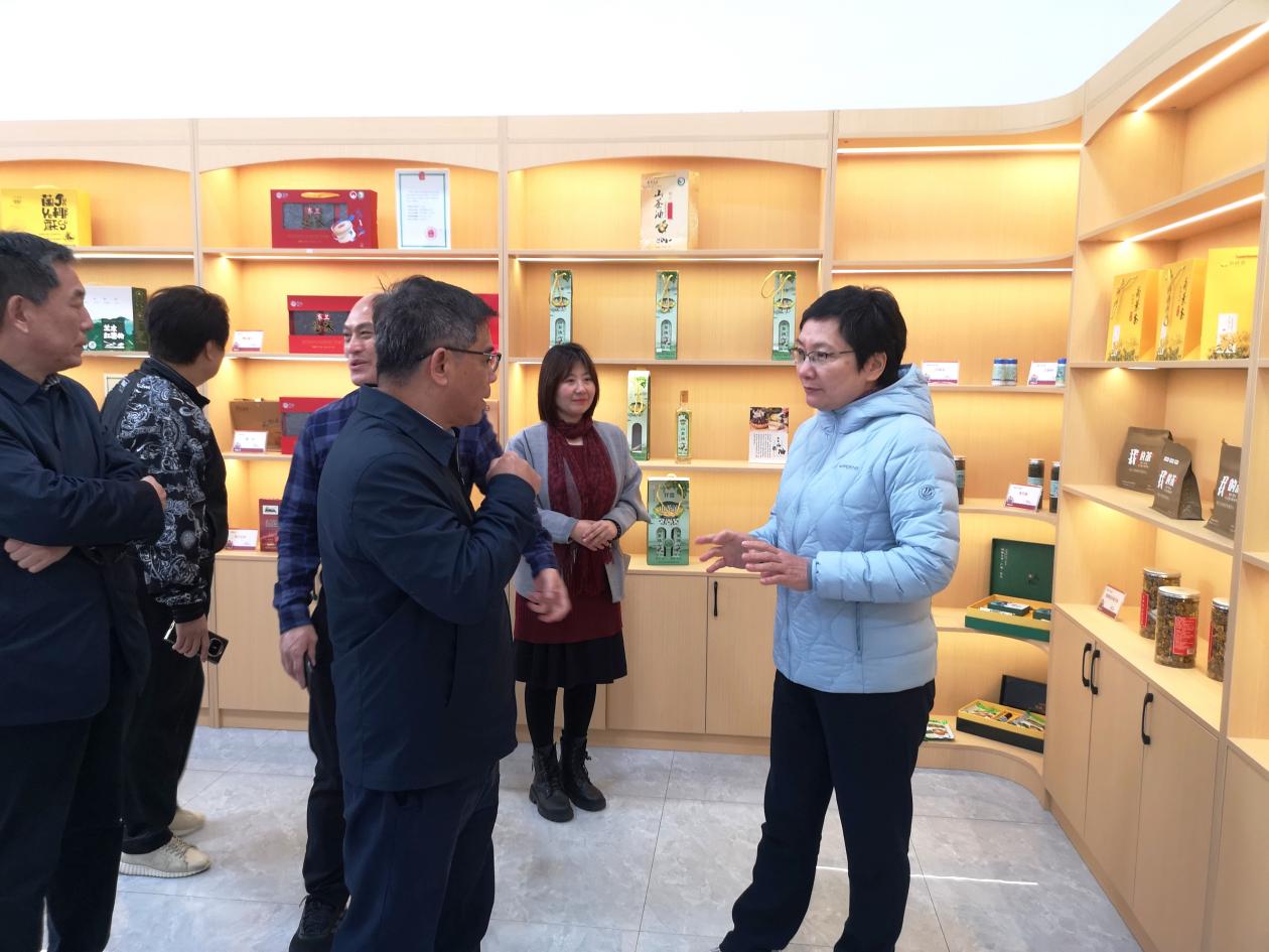 河北省政协副主席常丽虹率队考察广西东兰坡豪湖国家湿地公园：以康养产业助推“红色东兰，绿色崛起”(图8)