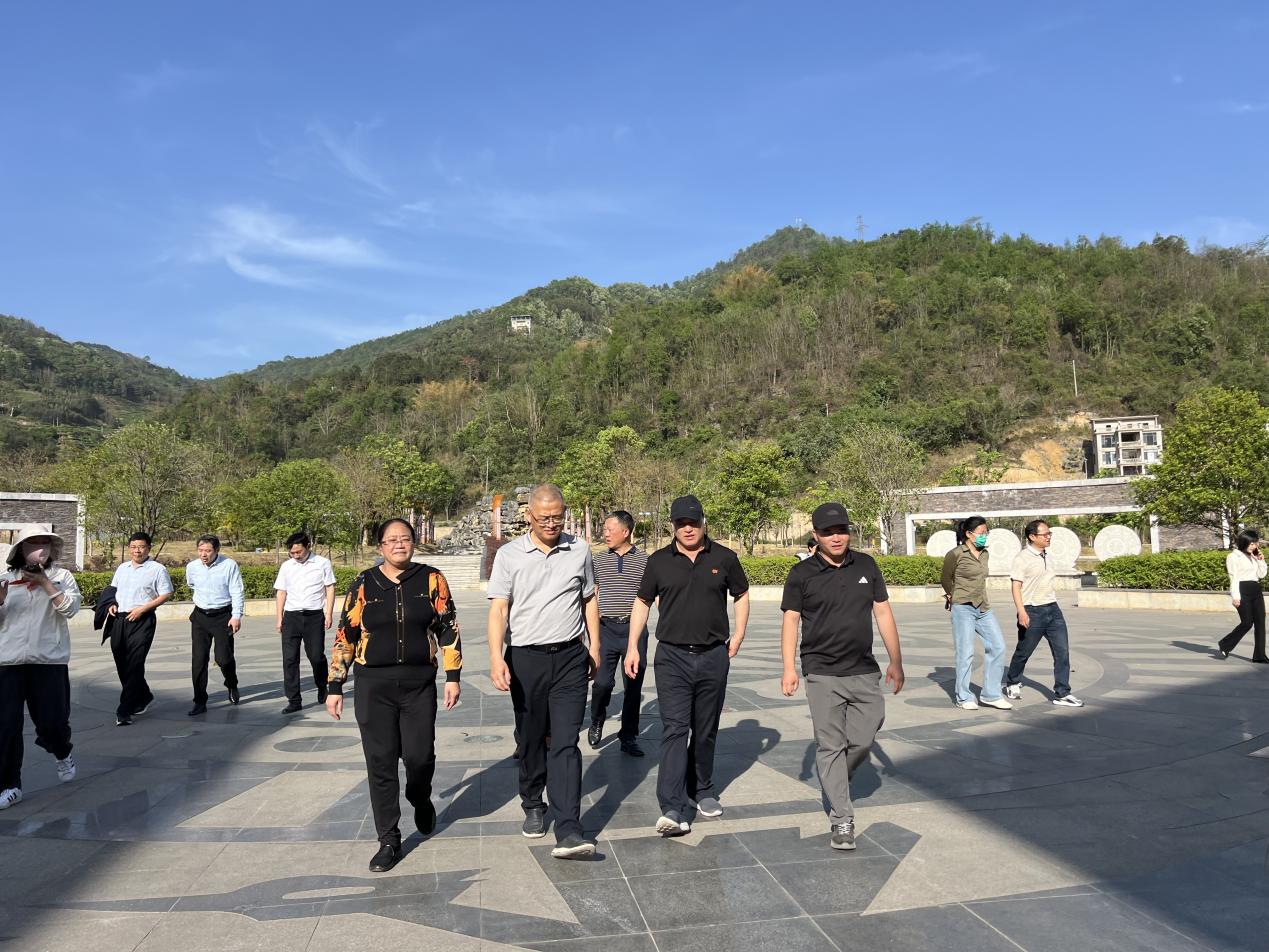 江西省抚州市政协副主席唐永文一行调研东兰坡豪湖国家湿地公园生态康养模式