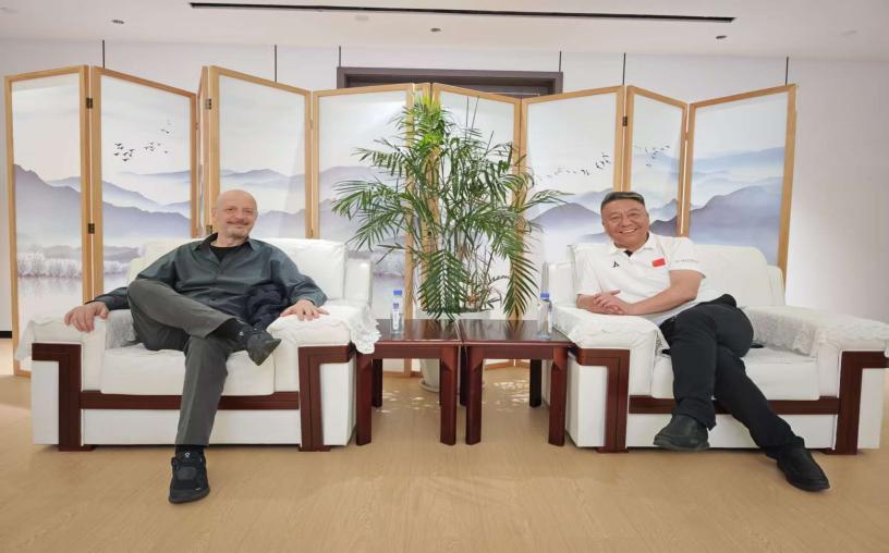 阿根廷Mr.AlfredoCattan一行户外装备采购团——金华供应链贸易中心考察访问(图7)