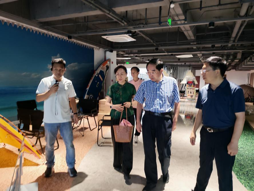 中国风景名胜区协会会长张永利一行到露营之家供应链贸易中心考察调研(图4)