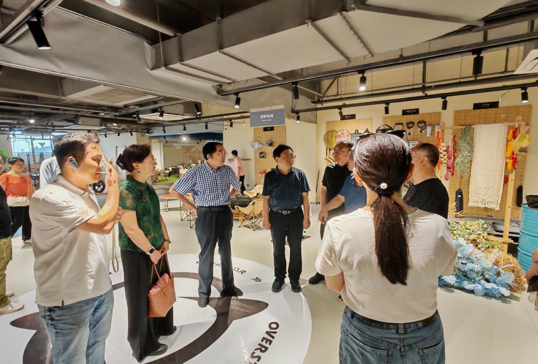 中国风景名胜区协会会长张永利一行到露营之家供应链贸易中心考察调研(图6)