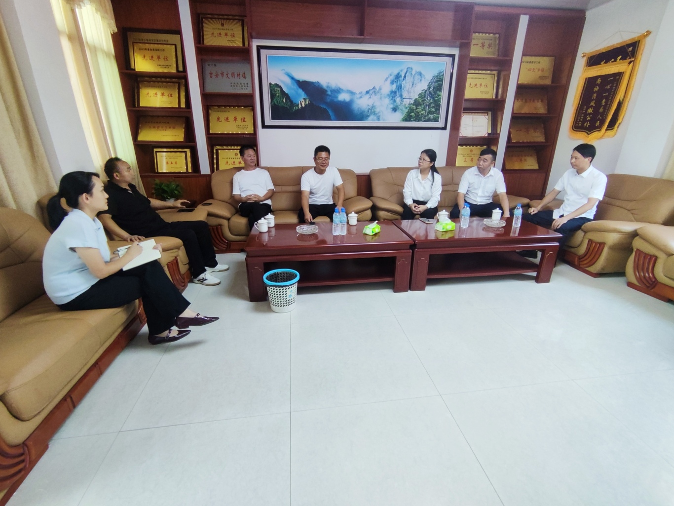 张明治、易明东、李平等率团队调研安福,浒坑镇或成下一个竖屏影视拍摄基地(图16) 张明治、易明东、李平等率团队调研安福,浒坑镇或成下一个竖屏影视拍摄基地(图16)