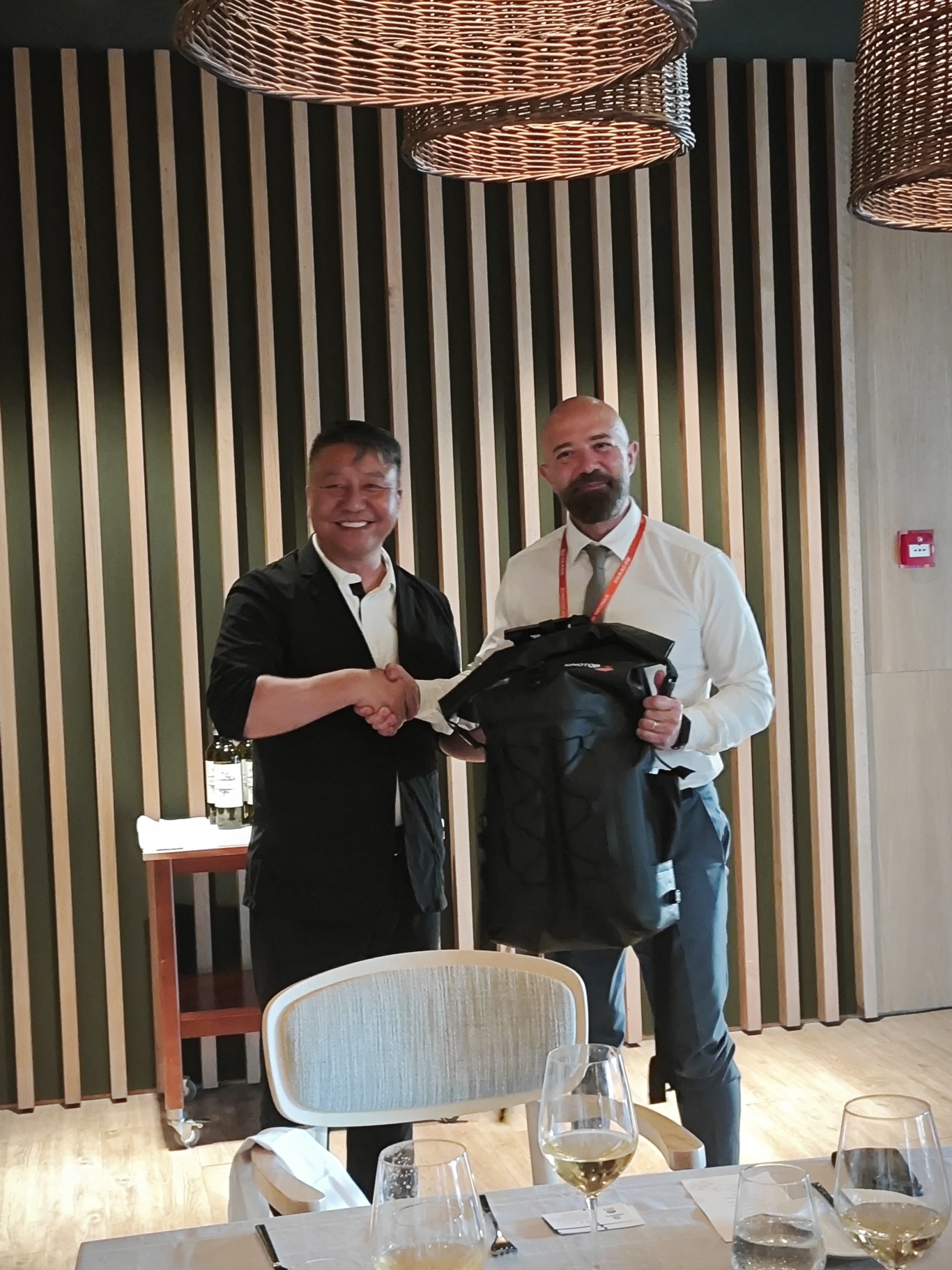 2025中欧外交官登山活动在京举行——户外运动成为外交文化交流的舞台(图2)