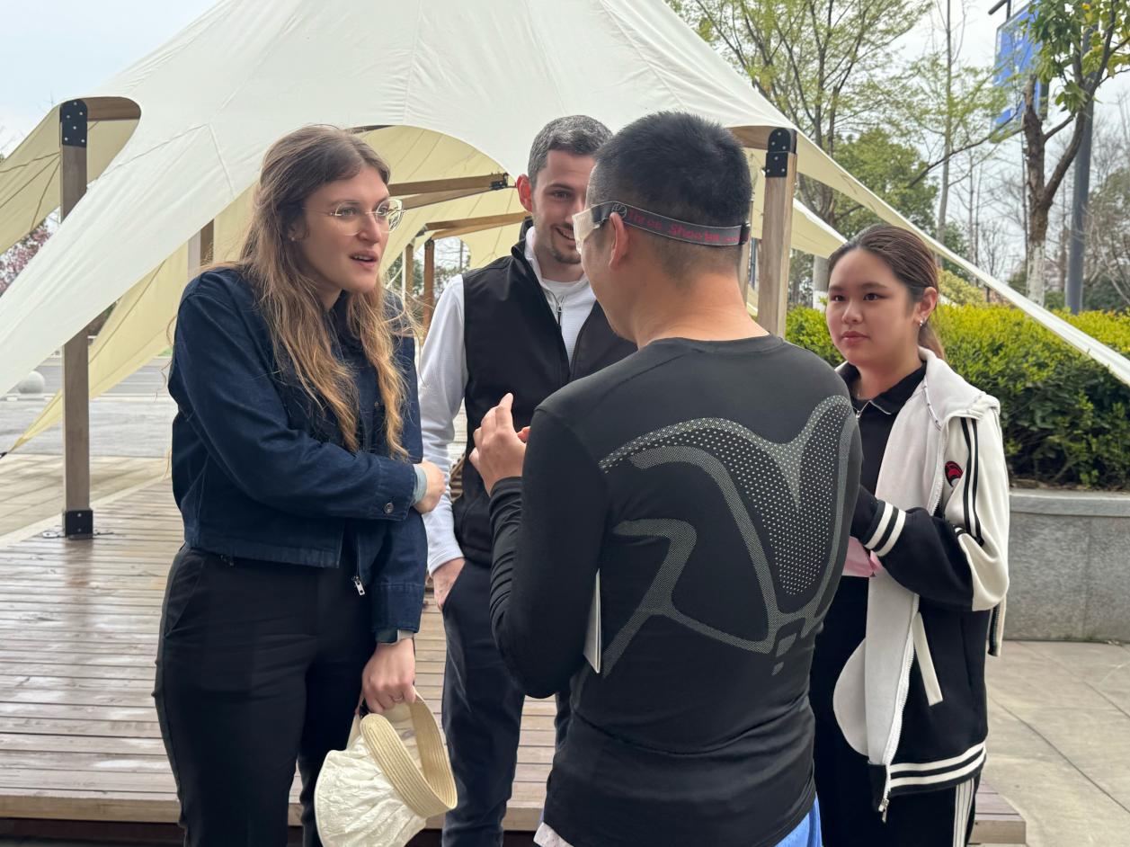 意大利家族企业继承人慕名来访 露营之家全球供应链体系获国际客商赞誉(图3) 意大利家族企业继承人慕名来访 露营之家全球供应链体系获国际客商赞誉(图3)