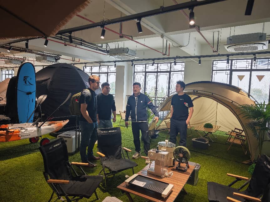 澳大利亚客商慕名探访露营之家全球优选供应链贸易中心—跨国“露营风”吹到金华！