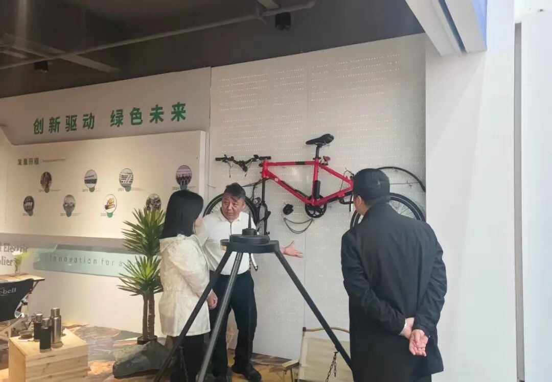 南昌农发集团党委副书记程经纬一行考察露营之家全球供应链贸易中心(图2) 2.jpg