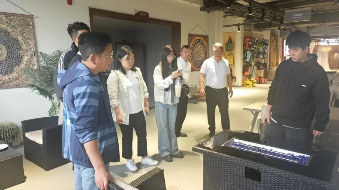 南昌农发集团党委副书记程经纬一行考察露营之家全球供应链贸易中心(图4) 3.jpg