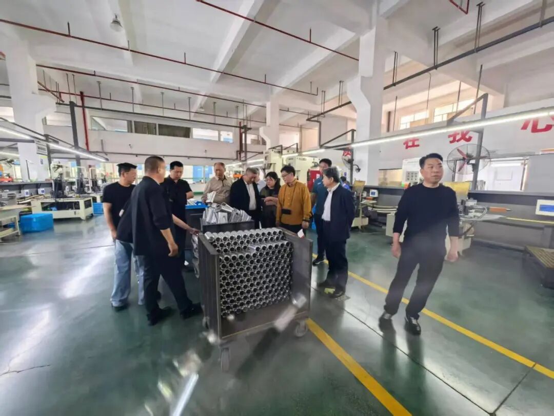 南昌农发集团党委副书记程经纬一行考察露营之家全球供应链贸易中心(图3) 4.jpg