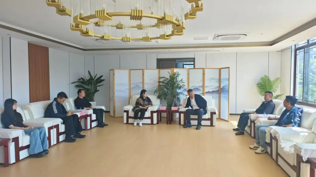 南昌农发集团党委副书记程经纬一行考察露营之家全球供应链贸易中心(图5) 5.jpg